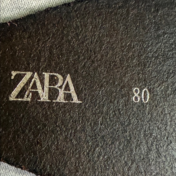 Zara Brown colourway leather belt with signs of distress. - Picture 7 of 8